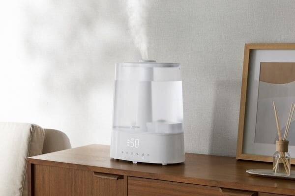 部屋に置かれた上給水超音波ハイブリッド加湿器
