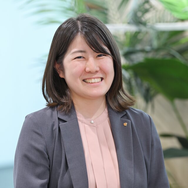 影山 優香（アイリスプラザ 購買部 仕入管理チーム リーダー）