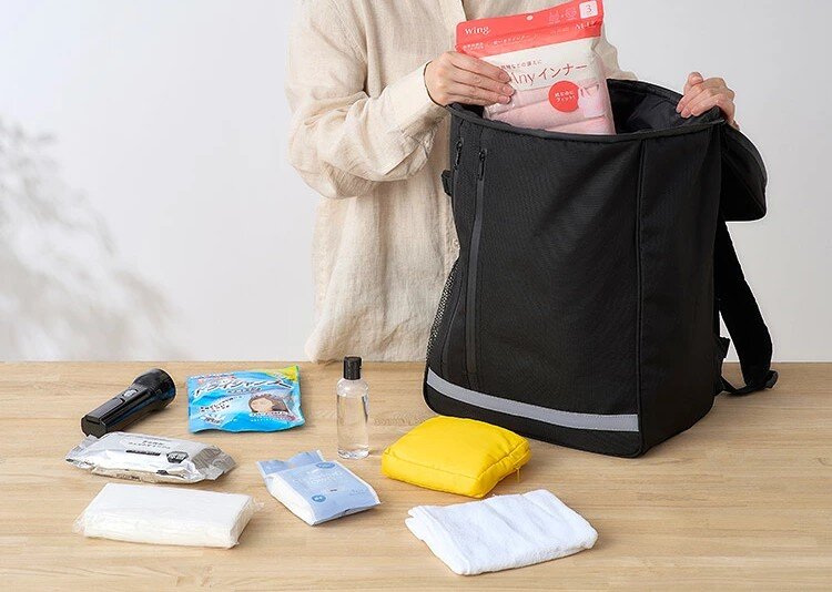 段ボールに入った断水対策セット