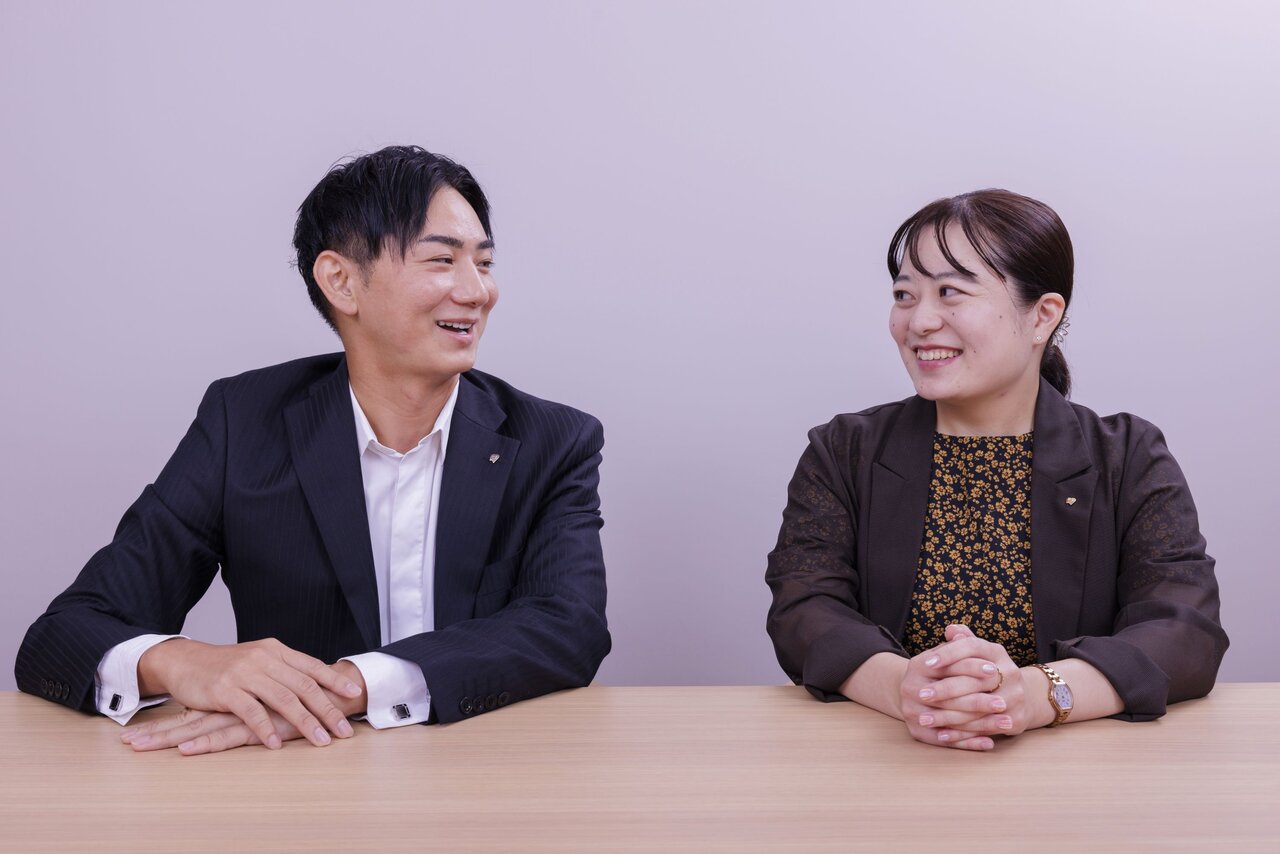 談笑する加度さんと大竹さん