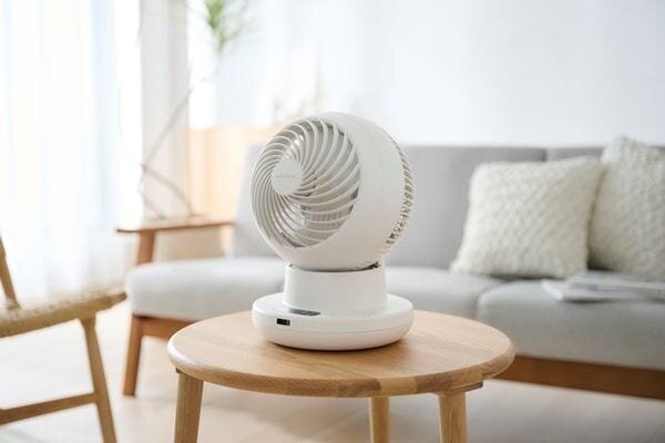 テーブルに置かれたサーキュレーター