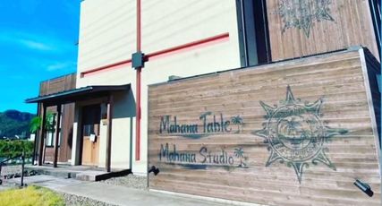 Mahana Table