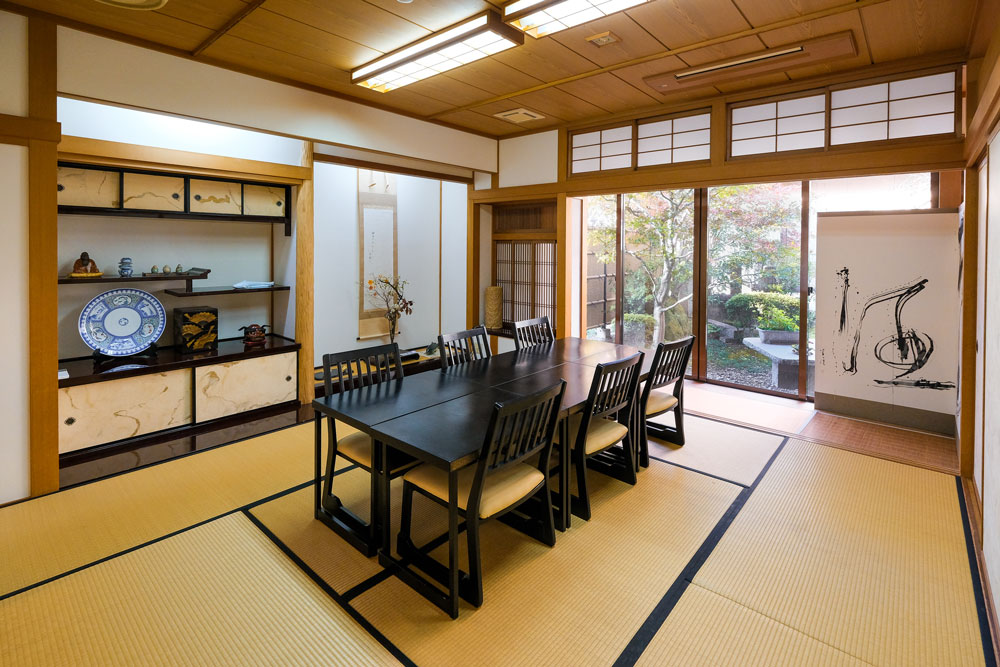 美浜町 味一休の内装