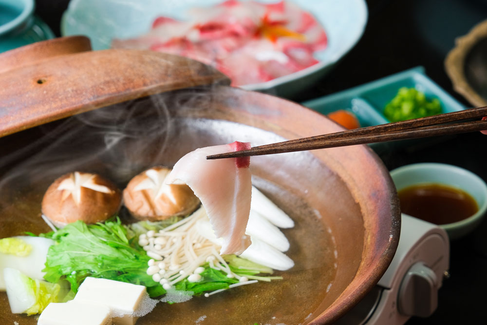 脂ののった寒ぶりをぶりしゃぶする様子