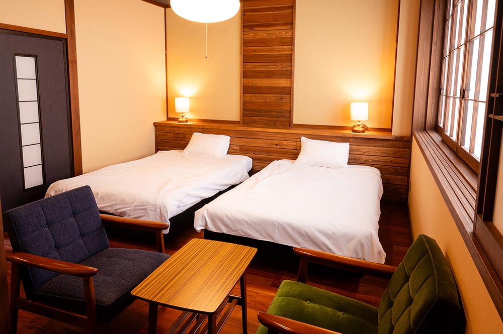 宿 下亟の明るい雰囲気の洋室8畳（はなれ）