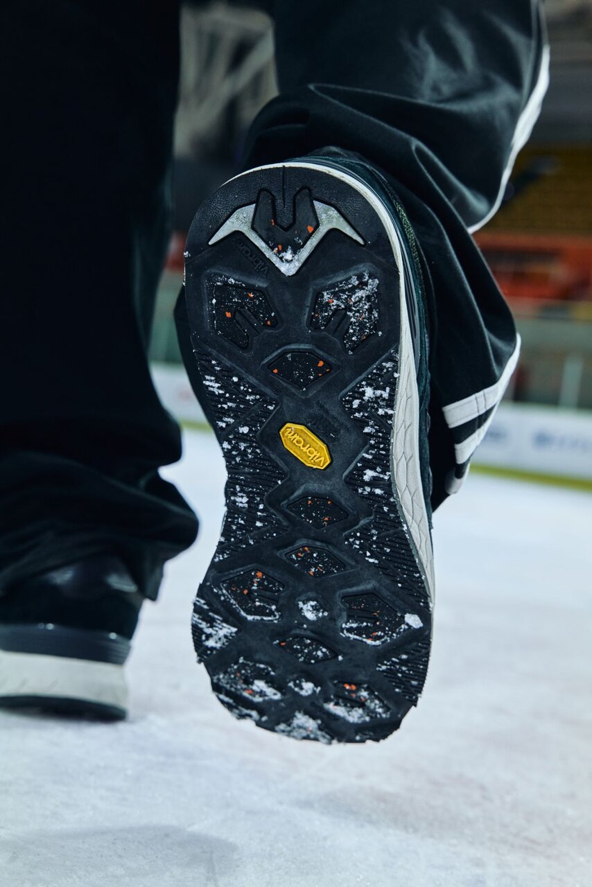 「キッズエスコート」で子どもたちが着用するヴィブラムのオーバーシューズ