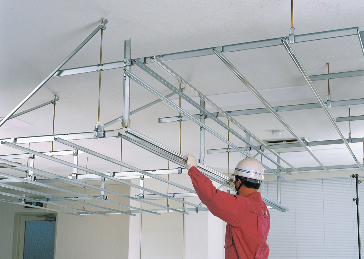天井仕上げ工法の様子
