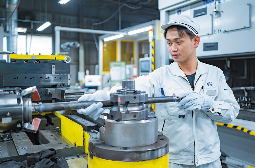 モノづくりの様子（ステアリング部品）