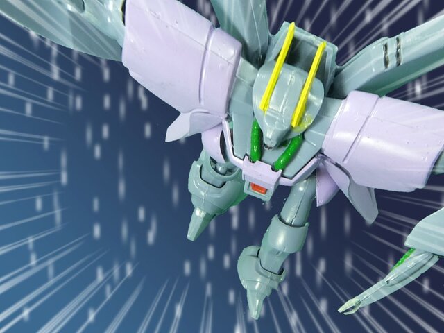 カミーユの乗るZガンダムに向かって、突撃を仕掛けるジェ...