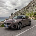 ブリヂストンのタイヤが足元を支える世界のプレステージカー　マセラティ「グレカーレ　フォルゴレ」