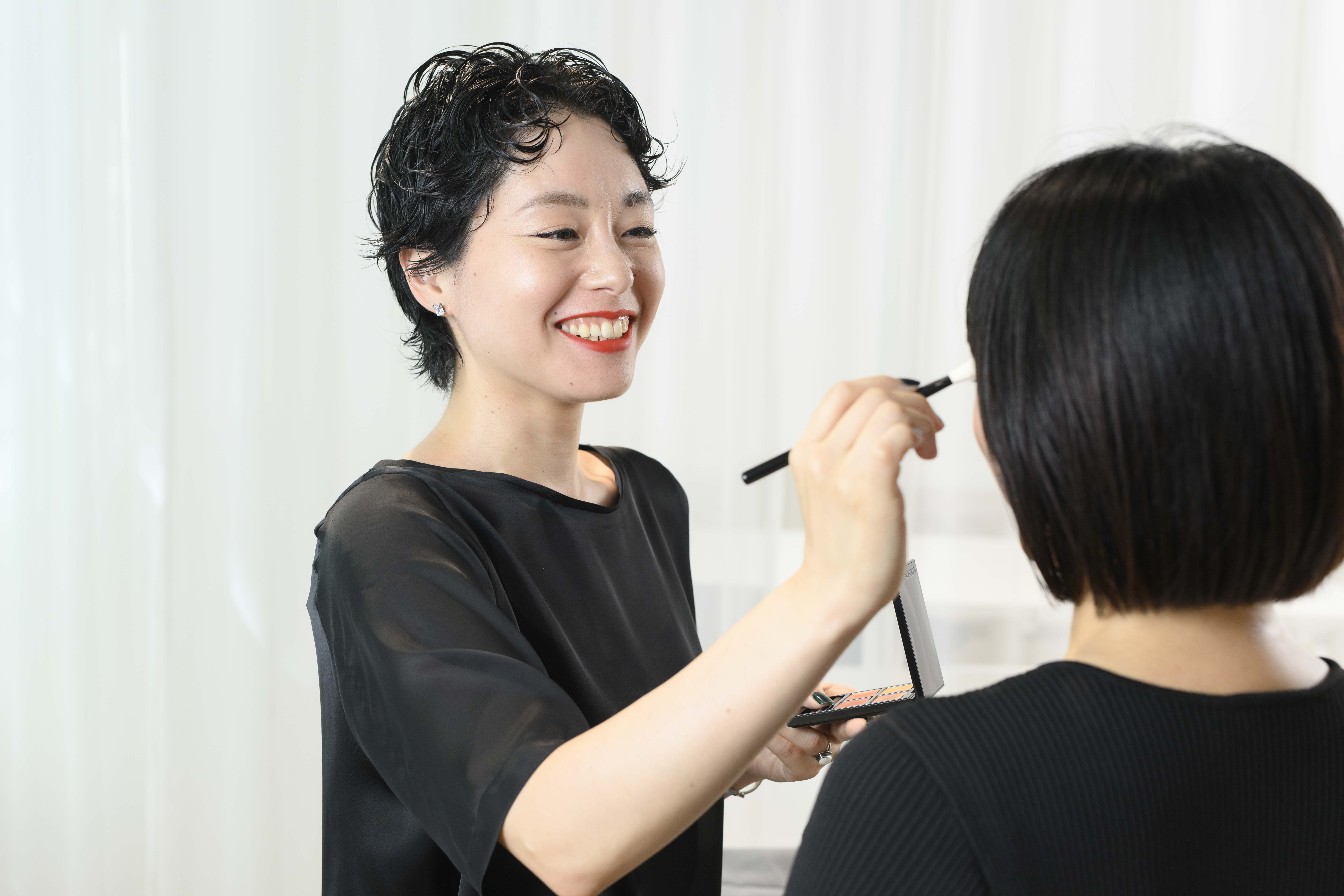 アーティストキャリアー ネイリスト・美容師・メイクアップアーティスト アーティストキャリアー ネイリスト・美容師・メイクアップ