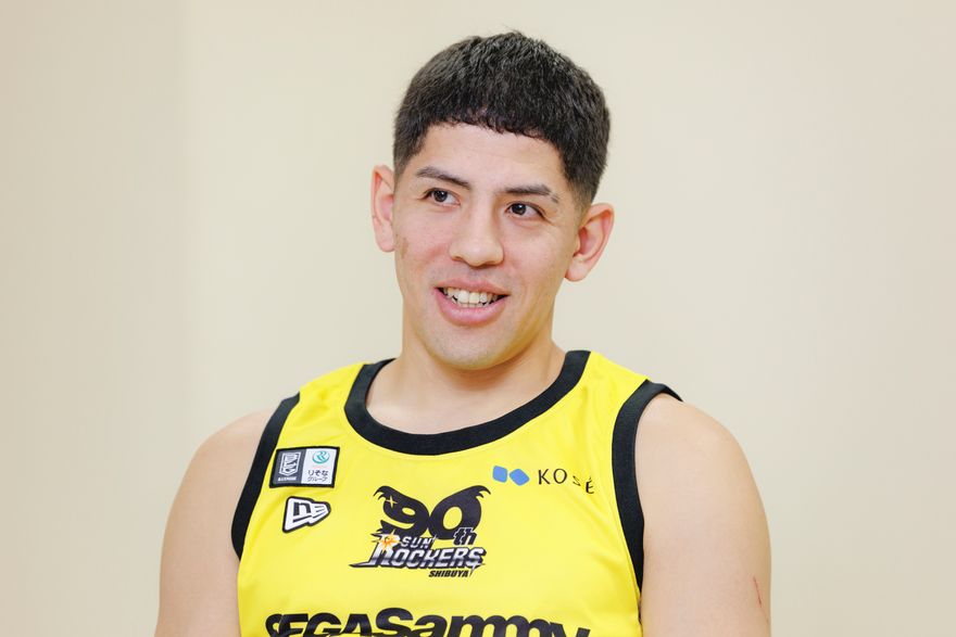 インタビューを受けるベンドラメ選手