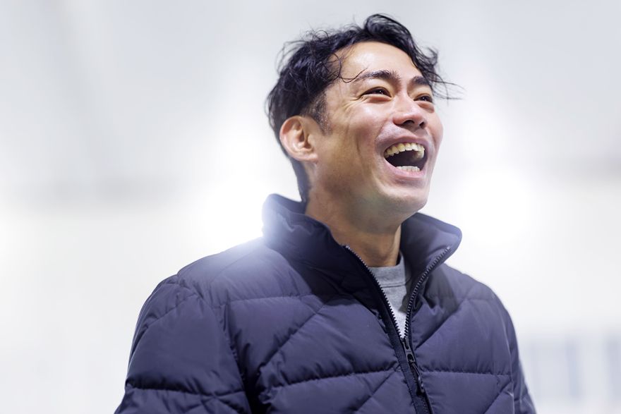 スケートと離れたからこそ気づけたスケートの魅力。弾けるような笑顔でスケート教室の参加者を見つめていた