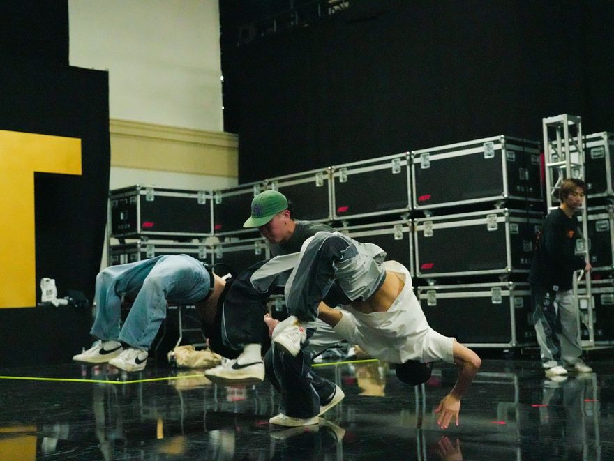 【第1弾】KOSÉ 8ROCKS「America's Got Talent」でのオフショットを公開！