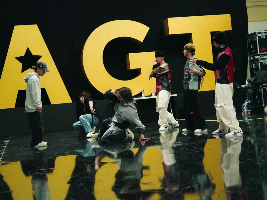 【第1弾】KOSÉ 8ROCKS「America's Got Talent」でのオフショットを公開！