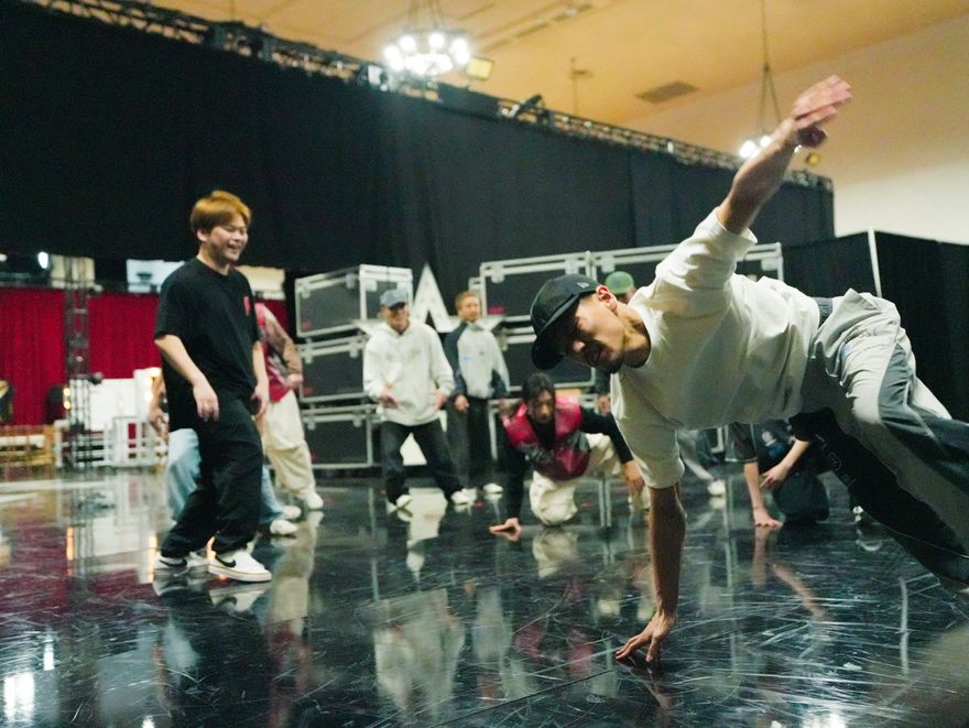 【第2弾】KOSÉ 8ROCKS「America's Got Talent」でのオフショットを公開！