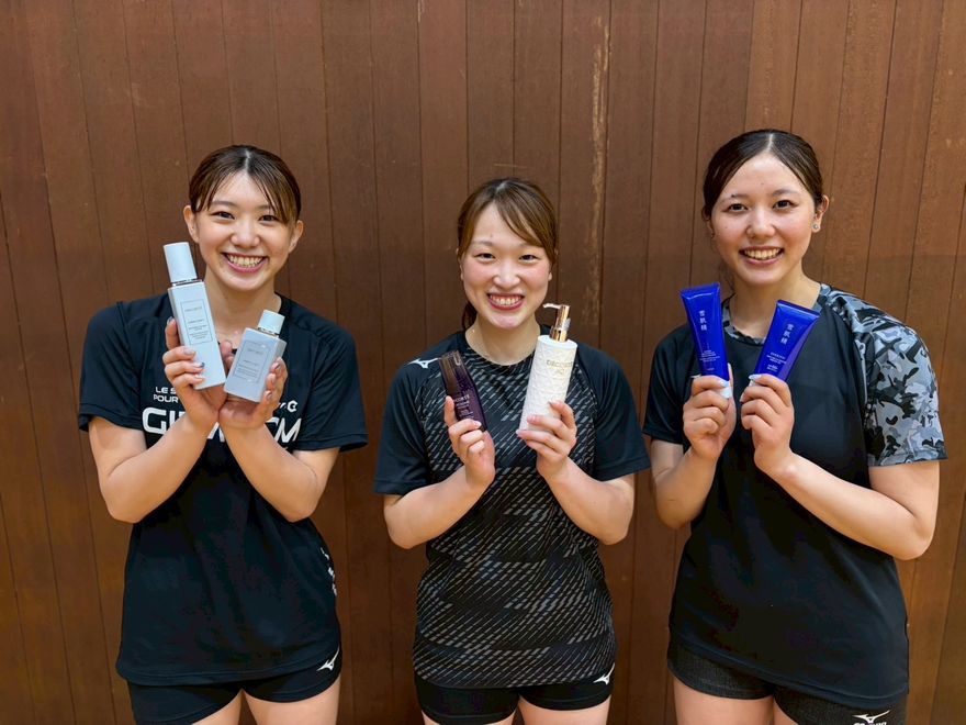 【ATHLETES' PICKS】ヴィクトリーナ姫路・3選手が語る！コートで輝く美肌＆髪をキープするこだわりケア