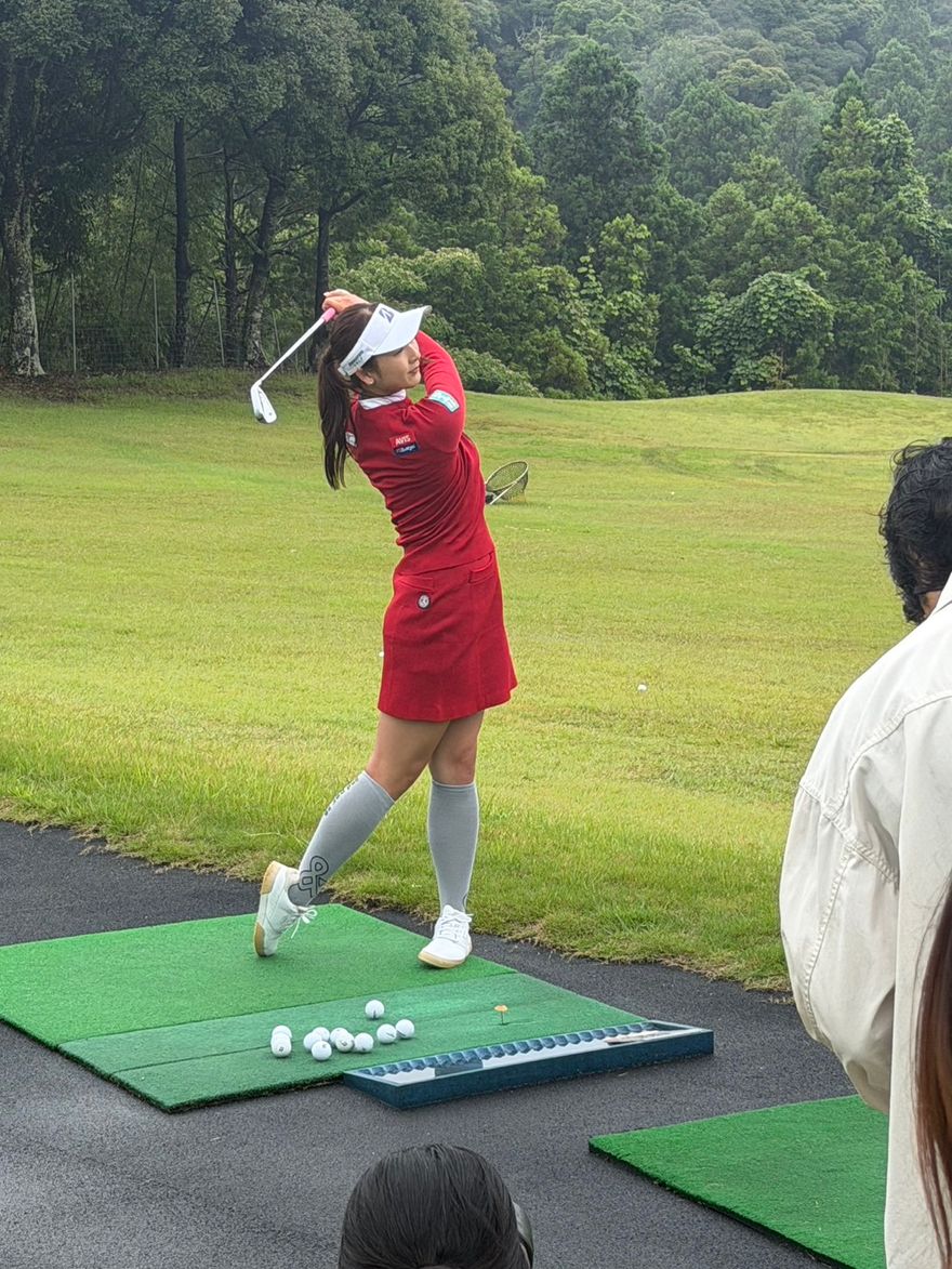 松田鈴英選手は試合中とオフで大違い？圧倒的な飛ばし屋の素顔に迫る！【女子ゴルファー質問リレー】