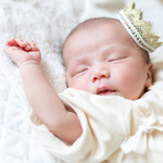 生まれたばかりの赤ちゃんの写真がSNSで話題♡「#ニューボーンフォト」をチェック!