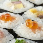 太巻きを作るとき、巻きすがなくても大丈夫。ラップで代用できるんです♪