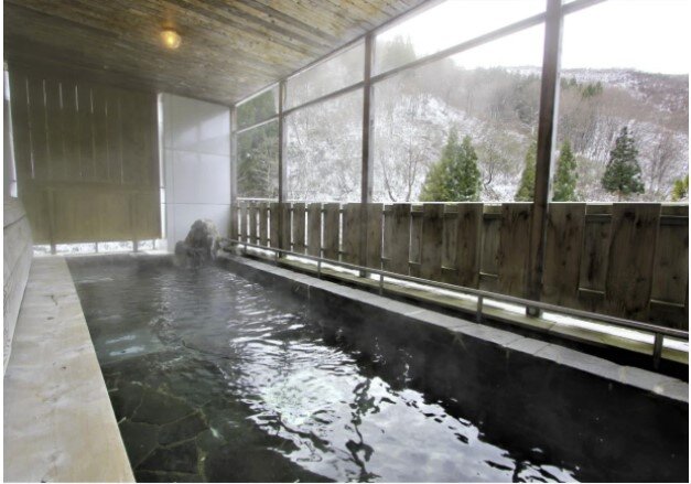 たくさんゲレンデを楽しんだ後は、雪を見ながらの露天風呂も楽しみのひとつ 