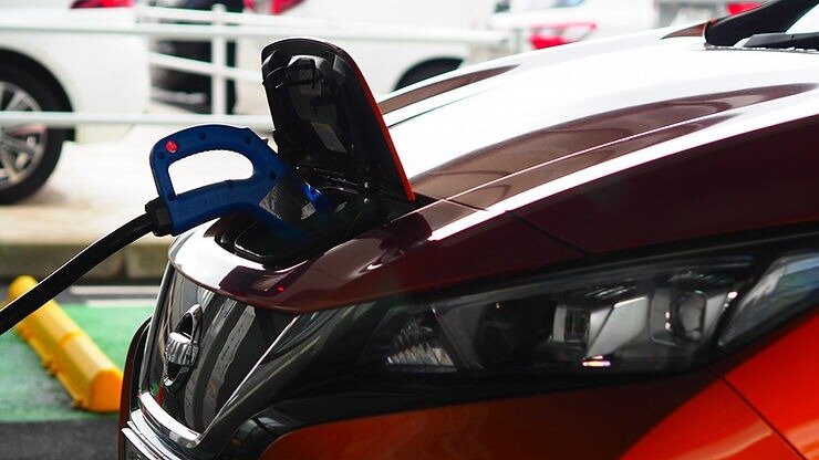 【2026年最新】EV充電とガソリンどっちが安い？電費を基に徹底解説！