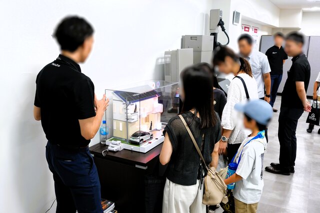 機器や模型の展示の様子