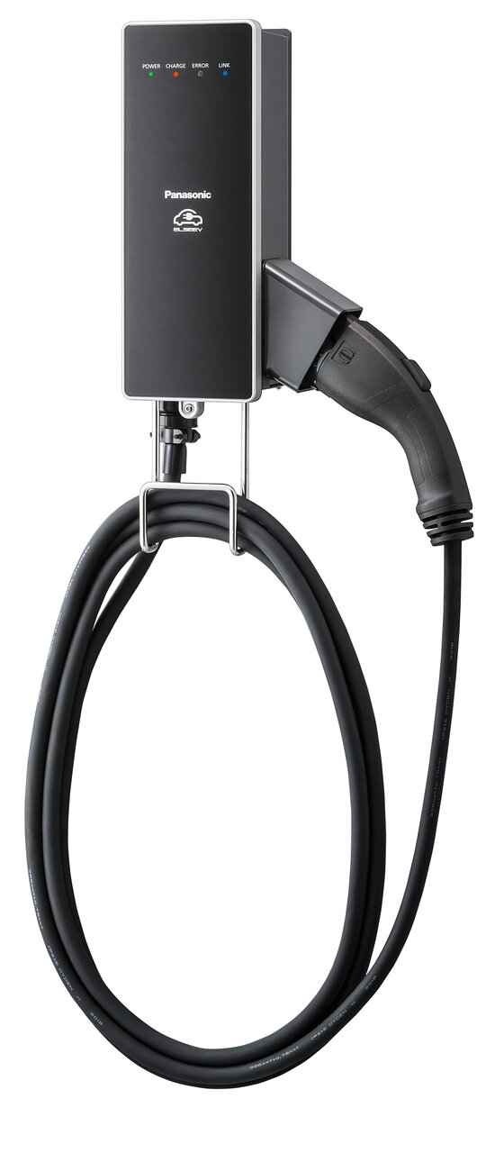 日産リーフ(2代目/ZE1)の自宅用EV充電器とは？価格・補助金も解説｜EV