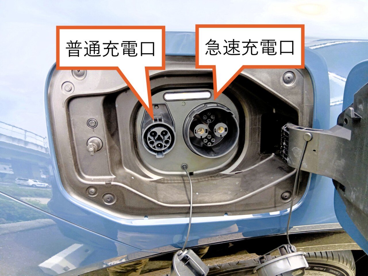クラウンエステートPHEVの充電口