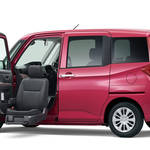 トヨタが人気車種「ルーミー」ならびに「タンク」にウェルキャブを設定!