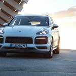 ポルシェ カイエン E-Hybridがモデルチェンジ!スペックアップして登場
