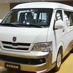ん?!これってハイエース???中国では、ハイエースそっくりなモデルが街中を走っているようです。真相は?
