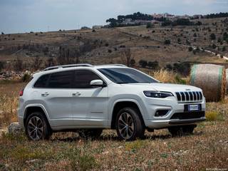 Jeep Cherokeeが モデルチェンジしてヨーロッパから登場とのこと 日本にも今冬か年明けごろには 導入か Chibica チビカ