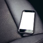 多くの方が所有のスマホ、車内に置くためのアイテム特集!