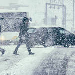 雪が降ったらノーマルタイヤでの車の運転は法令違反になる?! 雪が降った時忘れがちなこと