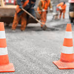 高速道路の集中工事、どうして必要なのか?工事エリア走行時の注意点は?