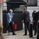 英国ドライバー悲鳴!Brexitが自動車保険料が値上がりを助長。その上、路上駐車料金を年間1000ポンドしそうな自治体も