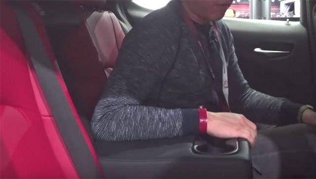 レクサスuxの発売時期は18年12月に延びた 実車画像も公開 価格は400万円以下から レクサスux0 Ux250h Chibica チビカ