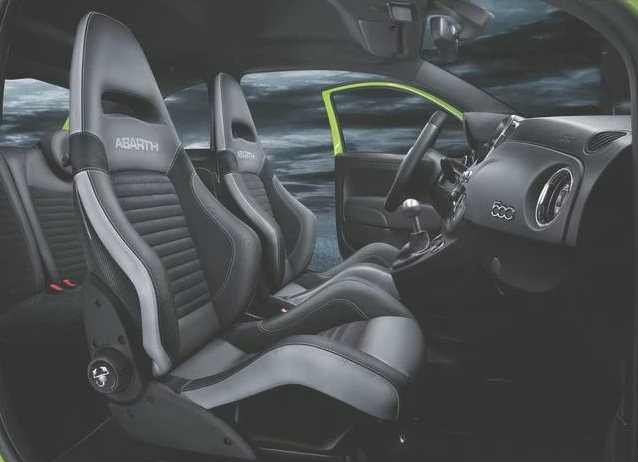 Abarth 595の19バージョンが発表されました どの辺りが進化して登場しているのでしょうか Chibica チビカ