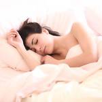 ぽっこりお腹の原因は「睡眠不足」かもしれません|ウエストサイズ(腹囲)との関連性