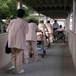 刑務所が介護施設に!?|受刑者の高齢化で刑務官がヘルパーになる日本の現実