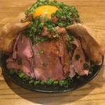 手羽先居酒屋「酔っ手羽」総重量800gの「天使のローストビーフ丼」が1円とほぼ無料??