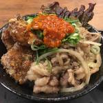 伝説のすた丼屋「牛カルビ110g×伝説のすたみな唐揚げ120g」の最強タッグ丼が登場!