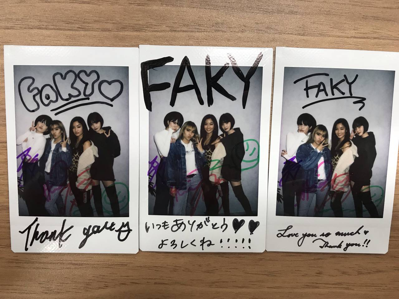 FAKY『four』特集をご覧の方の中から、抽選で3名様に「直筆サイン入りチェキ」をプレゼント!