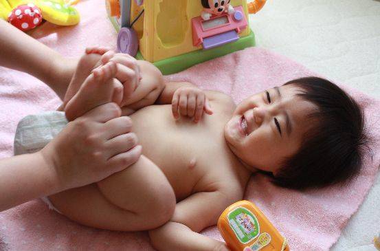 赤ちゃんのうんちの色が 緑色 なのはなぜ 病気なの 緑のうんちと便秘の関係性 子育て情報まとめ マタイク