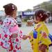 浴衣の季節!女の子にはレトロモダンな浴衣が可愛い♡個性的な色柄で周りに差をつけよう!