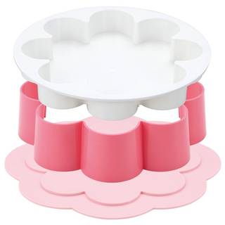 安心の『貝印』製品。トレイに花型の枠を乗せて”すし飯”...
