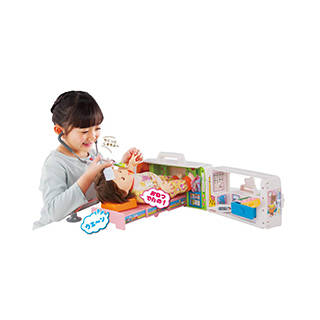 Amazon | ぽぽちゃんお道具シリーズ おしゃべり総合クリニックに変身! ぽぽちゃん救急車 (124820)