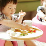 《子供が好き嫌いが多い...》自閉症は偏食になりやすい？その改善方法はあるの？