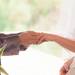 高卒の人の結婚の時期は遅い?早い?統計で見るタイミング